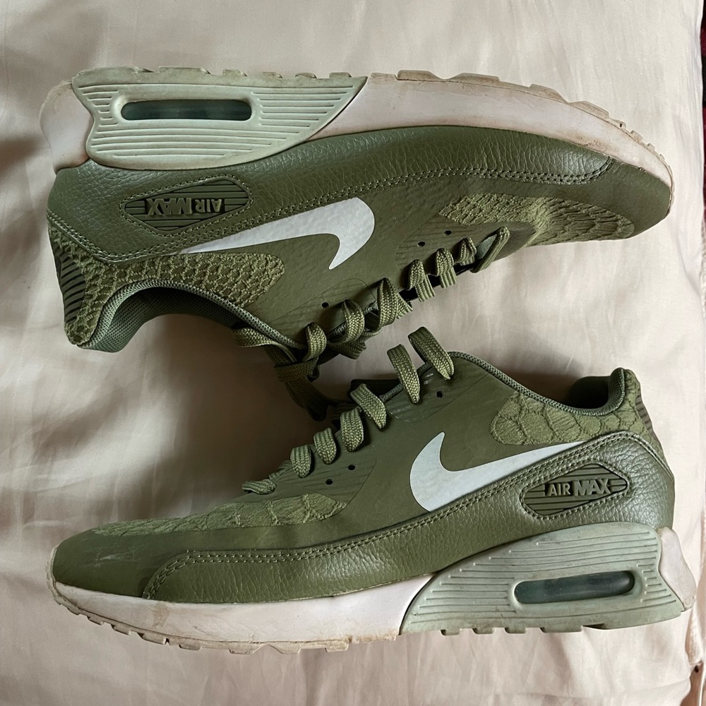 Green Nike Airmax